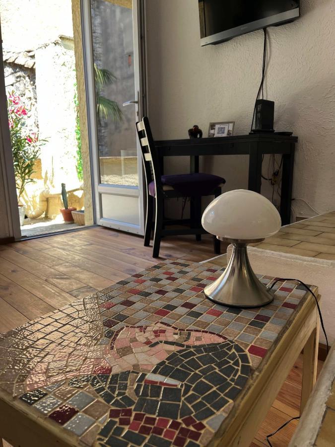 Studio Avec Terrasse Sur Cour, Authentique, Calme Avignon Exteriér fotografie